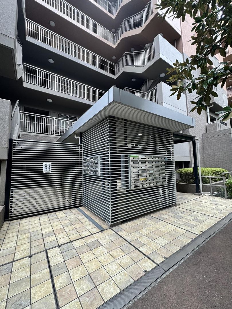 Renovated 2LDK Apartment in Kawasaki, Kanagawa - Thumbnail 2