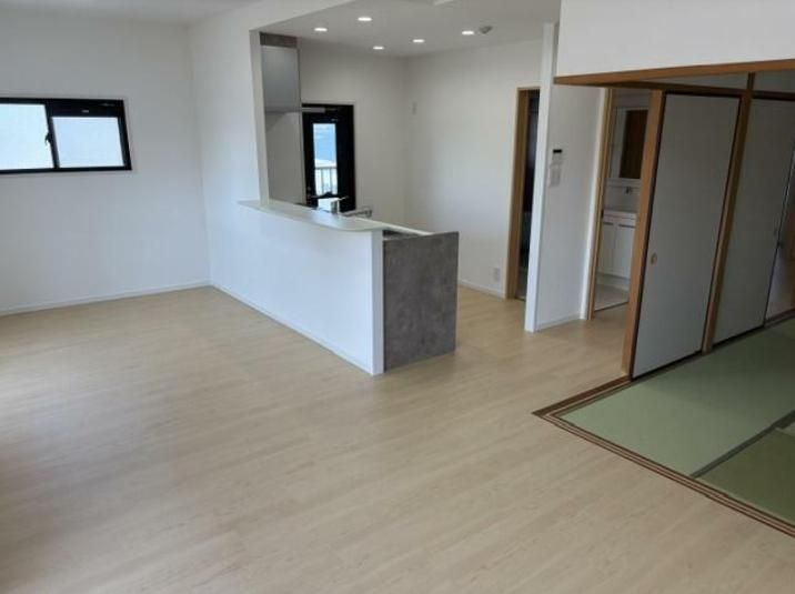 Dia Palace Sanport Takamatsu 3LDK Apartment for Sale Near Takamatsu Station - Thumbnail 3