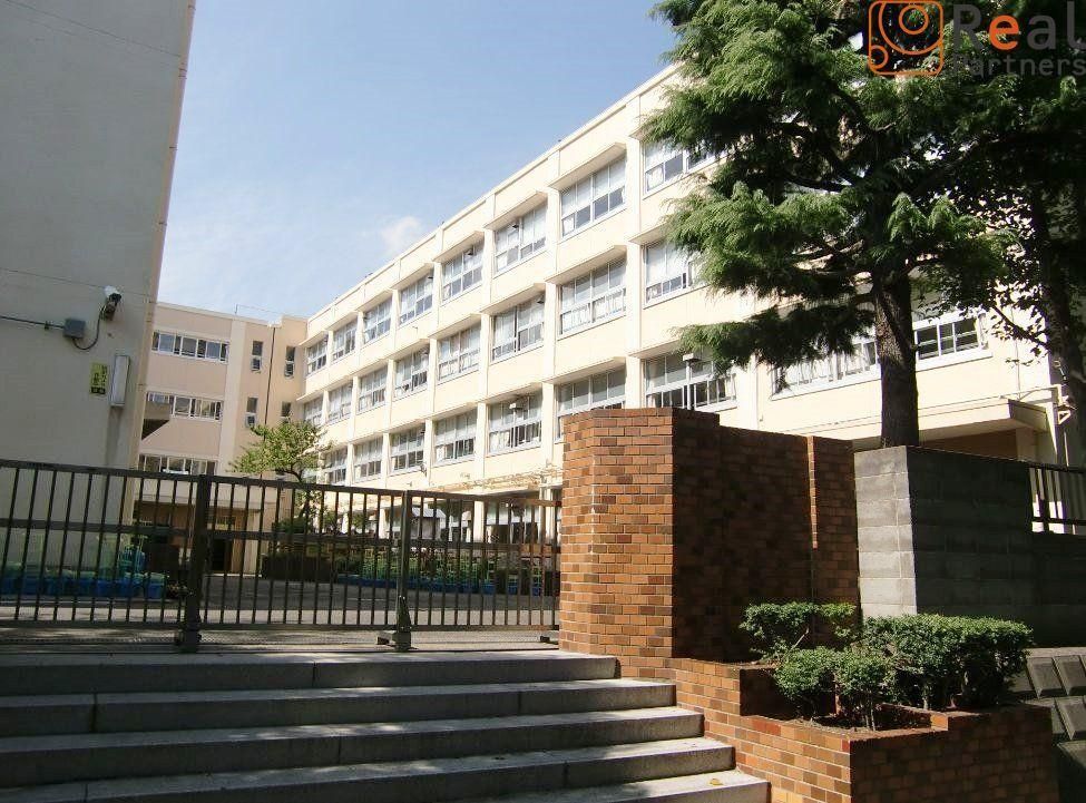 4LDK House for Sale in Tsurumi, Yokohama, Kanagawa - Thumbnail 3