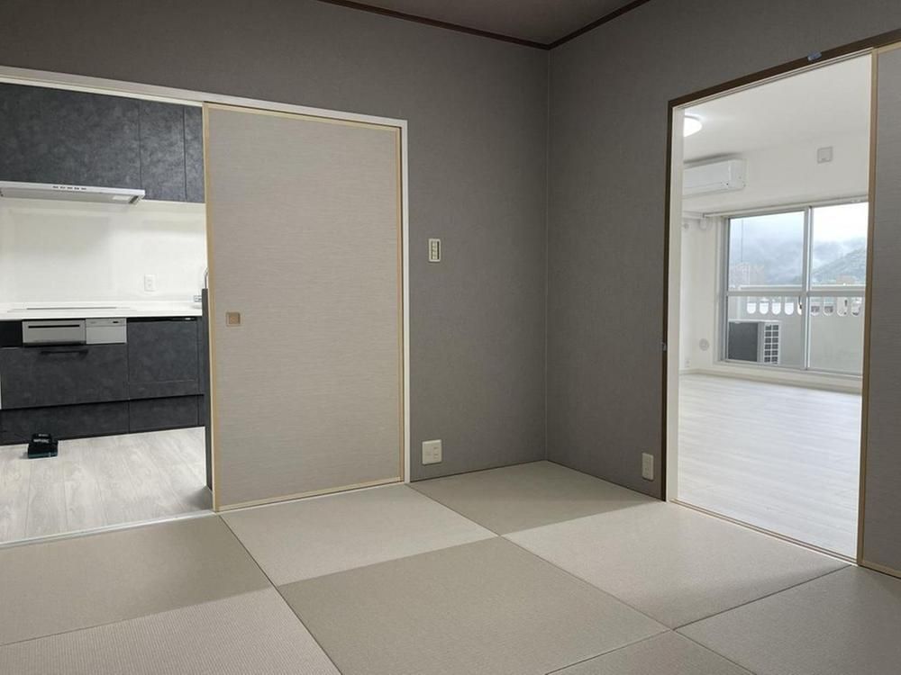 Renovated 2LDK Apartment in Kochi City, 70.76m² - Image 1