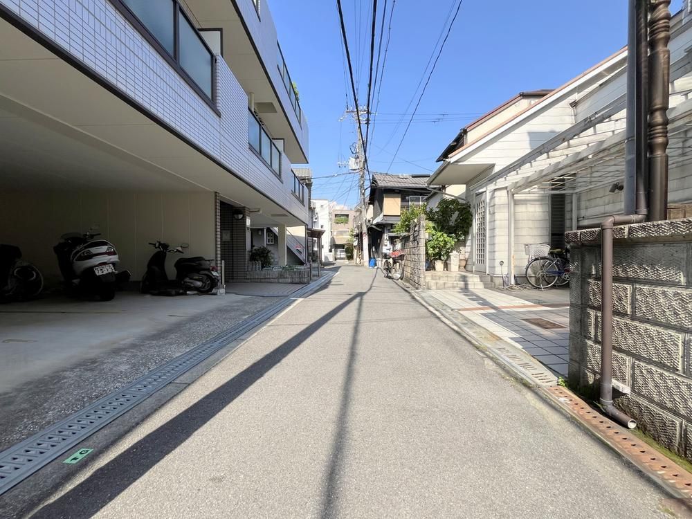 Renovated 3-Story House near Taishibashi-Imaiichi Station, Osaka - Thumbnail 2