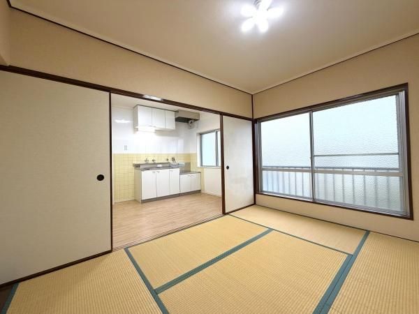Renovated 2DK Apartment for Sale in Takatsuki - Thumbnail 2
