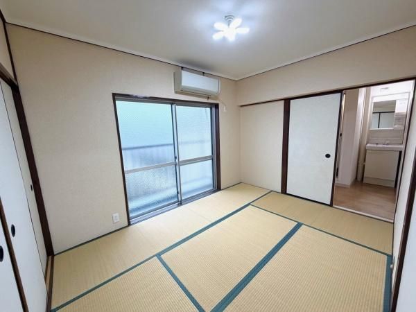 Renovated 2DK Apartment for Sale in Takatsuki - Thumbnail 3