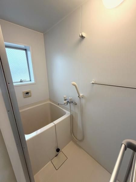 Renovated 2DK Apartment for Sale in Takatsuki - Thumbnail 4
