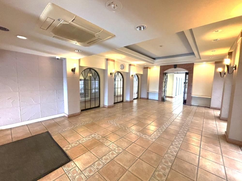 Renovated 3LDK Apartment in Kawasaki Ward for Sale - Image 1