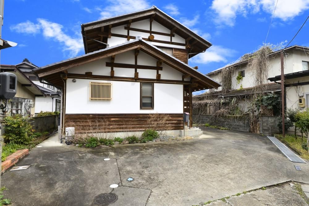 4LDK+2S House for Sale in Fukushima City with 264m² Land - Thumbnail 2