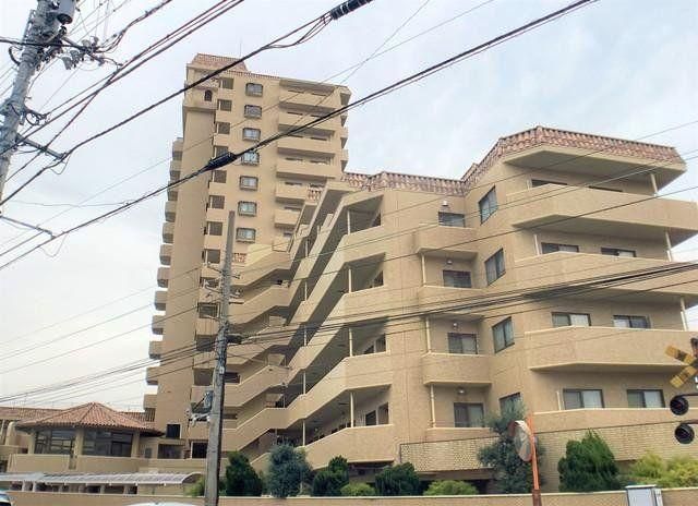 Renovated 3LDK Apartment in Matsuyama, Ehime - 87m² - Thumbnail 2