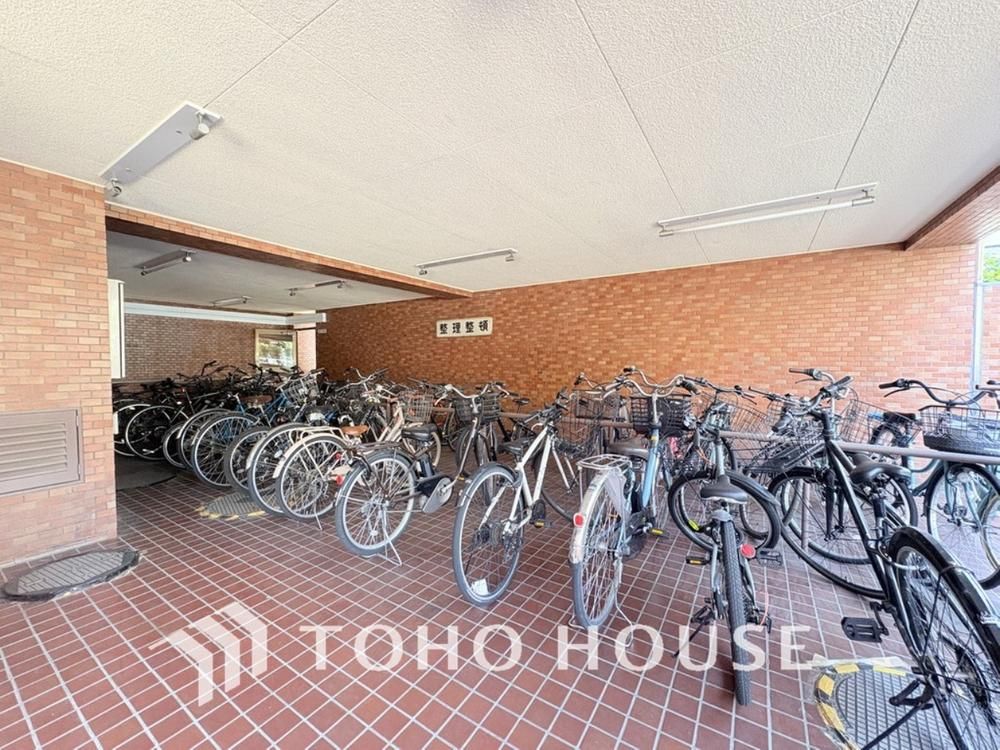 Renovated 2LDK Apartment in Bunkyo, Tokyo – 82m² - Thumbnail 2