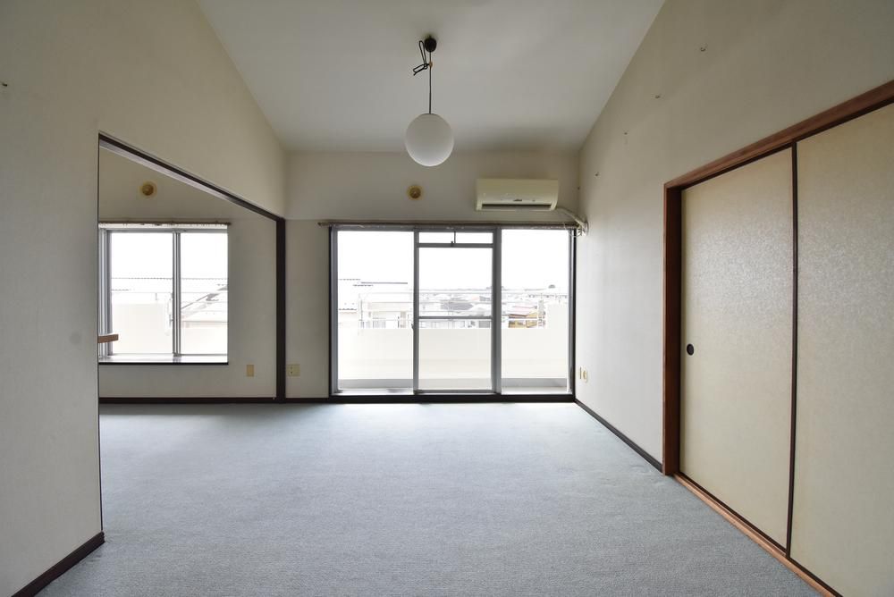 4LDK Apartment for Sale in Saitama City, 99.3m² - Thumbnail 2