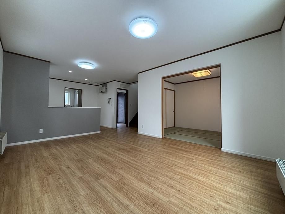 Renovated 4LDK House in Ishikari with 208m2 Land - Thumbnail 4