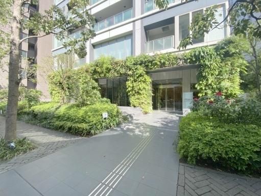 2LDK Apartment for Sale in Shibaura, Minato-ku, Tokyo - Thumbnail 3