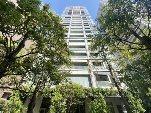 2LDK Apartment for Sale in Shibaura, Minato-ku, Tokyo - Thumbnail 2