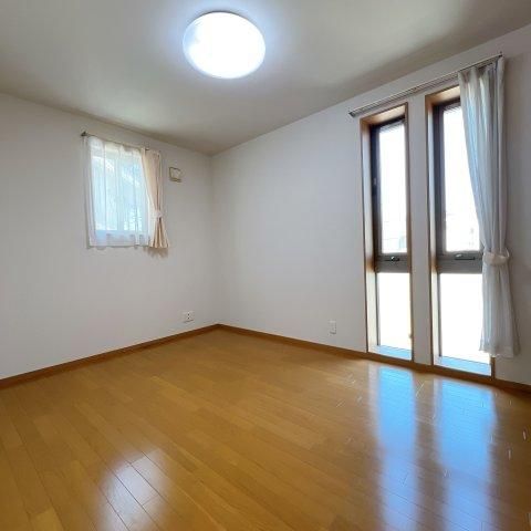 4LDK House in Toyama with Solar Power by Sumitomo Forestry - Thumbnail 4