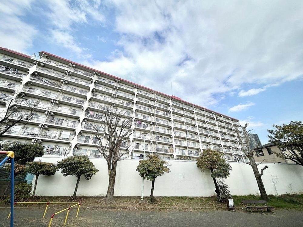 3LDK Apartment for Sale in Yamato City, Kanagawa - Image 1