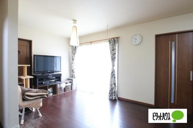5LDK All-Electric Home in Tsukuba's Gakuen-no-Mori - Thumbnail 3