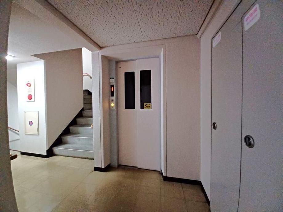 Renovated 2LDK+S Apartment for Sale in Sapporo's Toyohira Ward - Thumbnail 4