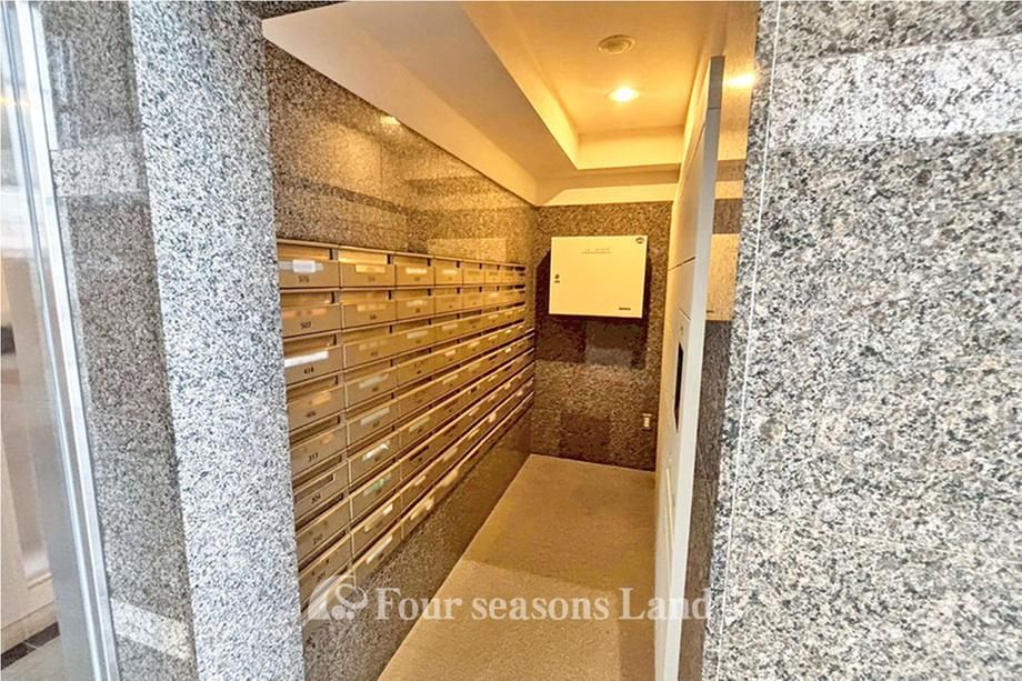 2LDK Apartment for Sale in Sodegahama, Hiratsuka - Image 1