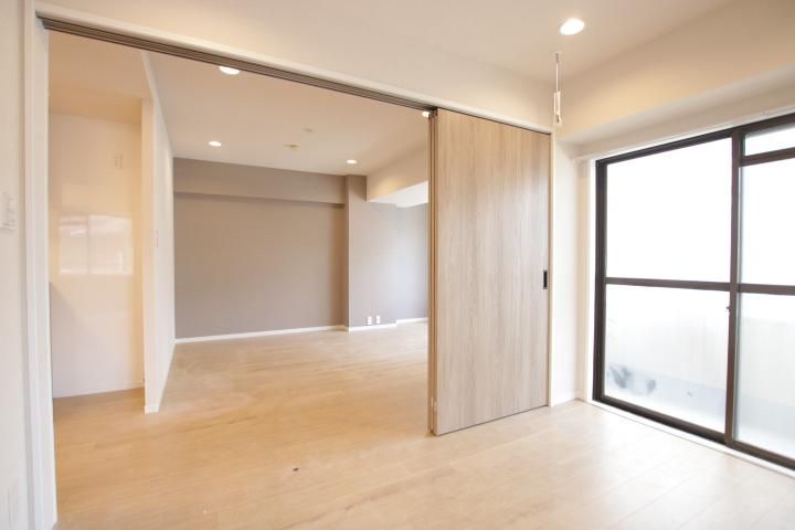 3LDK Apartment for Sale in Kawasaki-ku, Kanagawa Near Kawasaki-taishi Station - Thumbnail 2