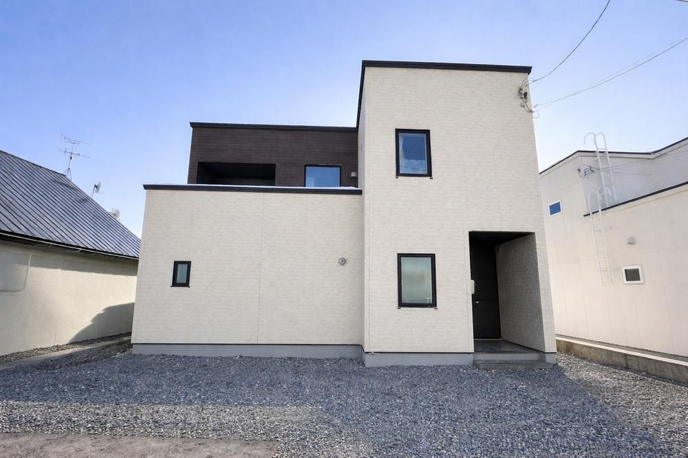 3LDK Custom Home Near Takuhoku Station in Sapporo - Thumbnail 2