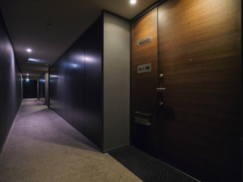 Renovated 2LDK Apartment in Yokohama Tower Residence - Thumbnail 2