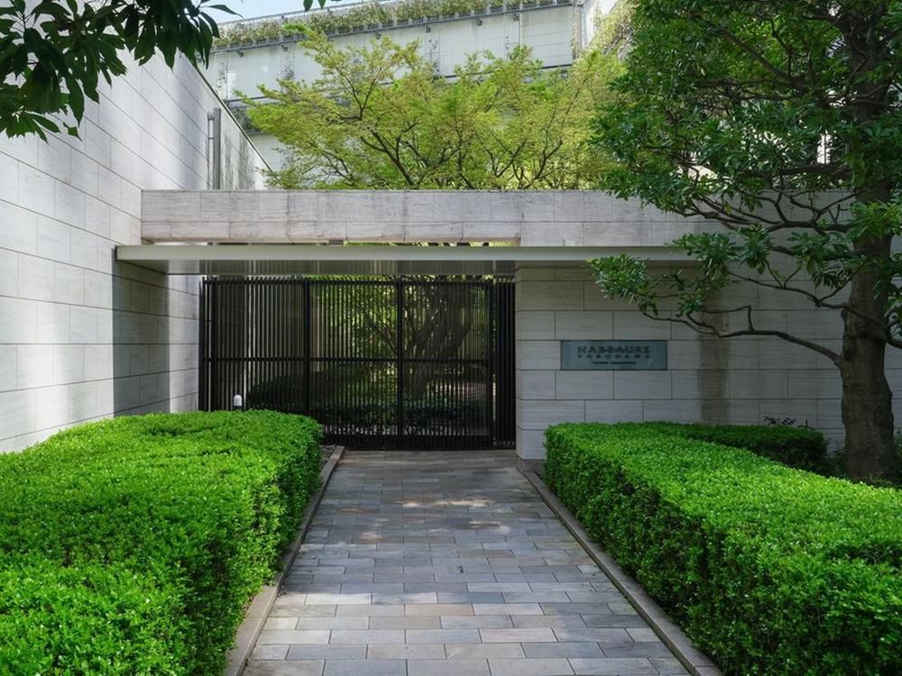 Renovated 2LDK Apartment in Yokohama Tower Residence - Thumbnail 4