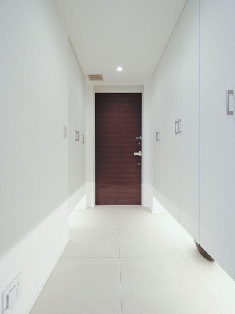 Renovated 2LDK Apartment in Yokohama Tower Residence - Thumbnail 3