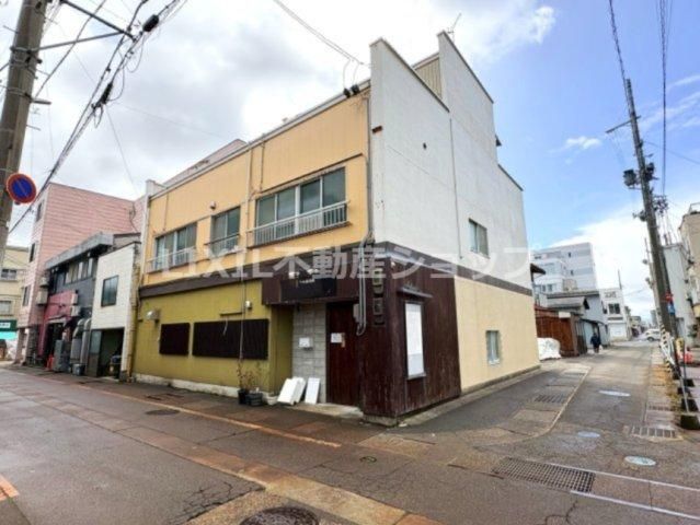Renovated 4LDK House with Rental Income near Takada Station - Thumbnail 2