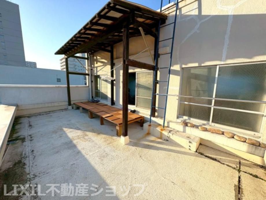 Renovated 4LDK House with Rental Income near Takada Station - Thumbnail 3