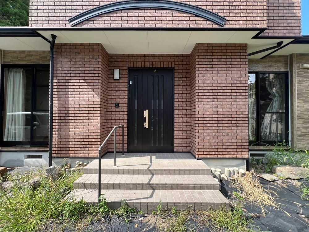 5LDK House with Valley Views in Akiruno, Tokyo - Thumbnail 2