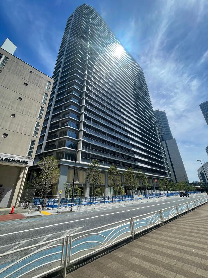 3LDK Apartment for Sale in Minato-ku, Tokyo - LIVIO Tower Shinagawa - Thumbnail 2