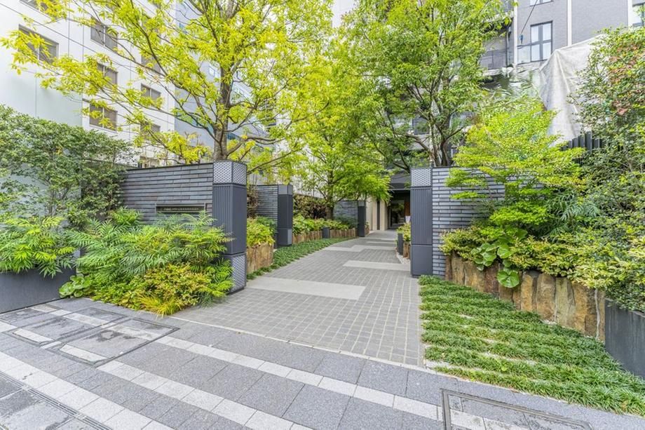 3LDK Apartment for Sale in Nihonbashi, Chuo-ku, Tokyo - Thumbnail 2