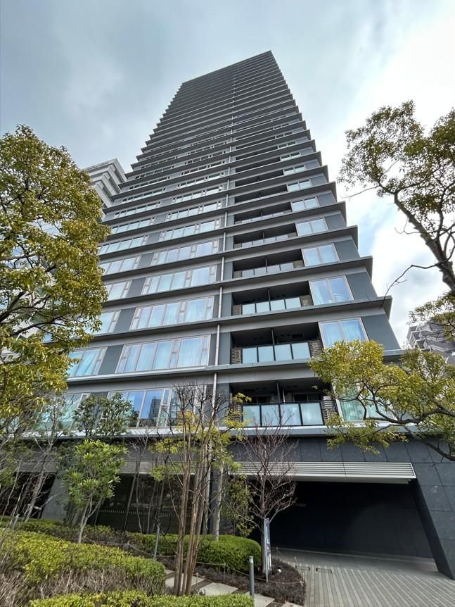 2LDK Apartment for Sale in Minato, Tokyo - 69.35m2 - Thumbnail 2