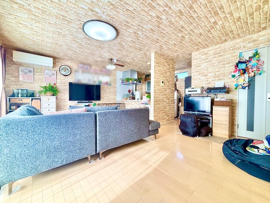 4LDK House with 4 Car Spaces in Akiruno, Tokyo - Thumbnail 3