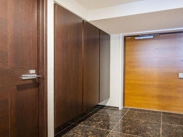 Renovated 2LDK Apartment in THE KOSUGI TOWER, Kawasaki - Thumbnail 2