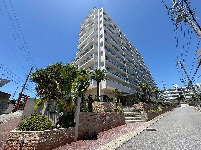 13-Story Apartment in Naha, Okinawa Near Miebashi Station - Thumbnail 4