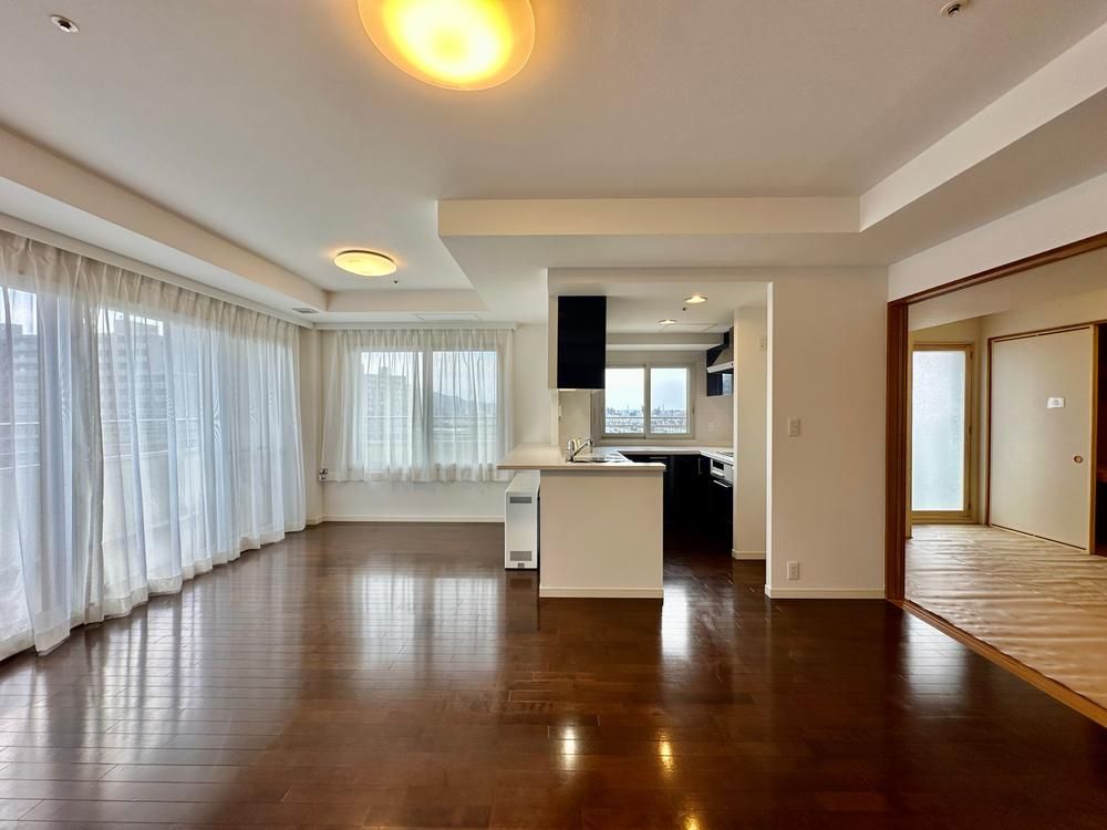 4LDK Apartment in Sapporo Tower Kotoni, 111m2 - Thumbnail 3