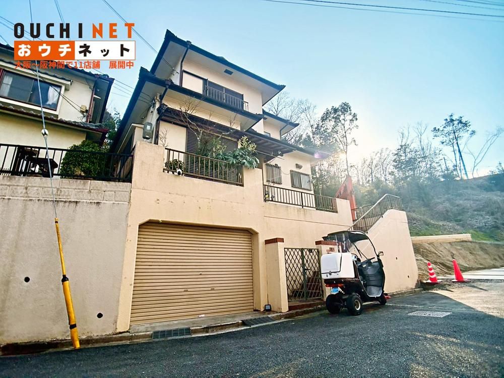 4DK Detached House in Takatsuki with Garden and Parking for 21.8M Yen - Thumbnail 2