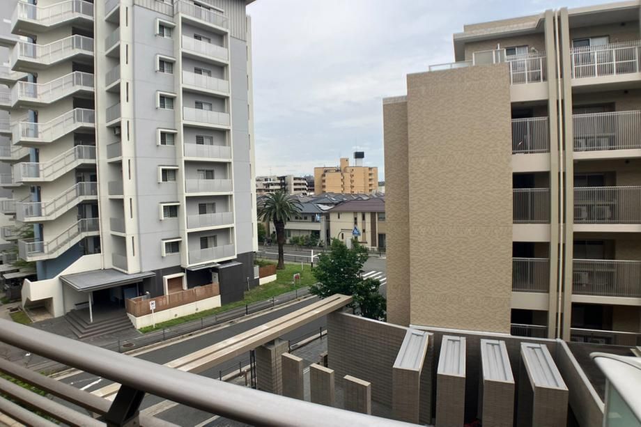 3LDK Apartment in Toyonaka, Osaka Prefecture - Thumbnail 2