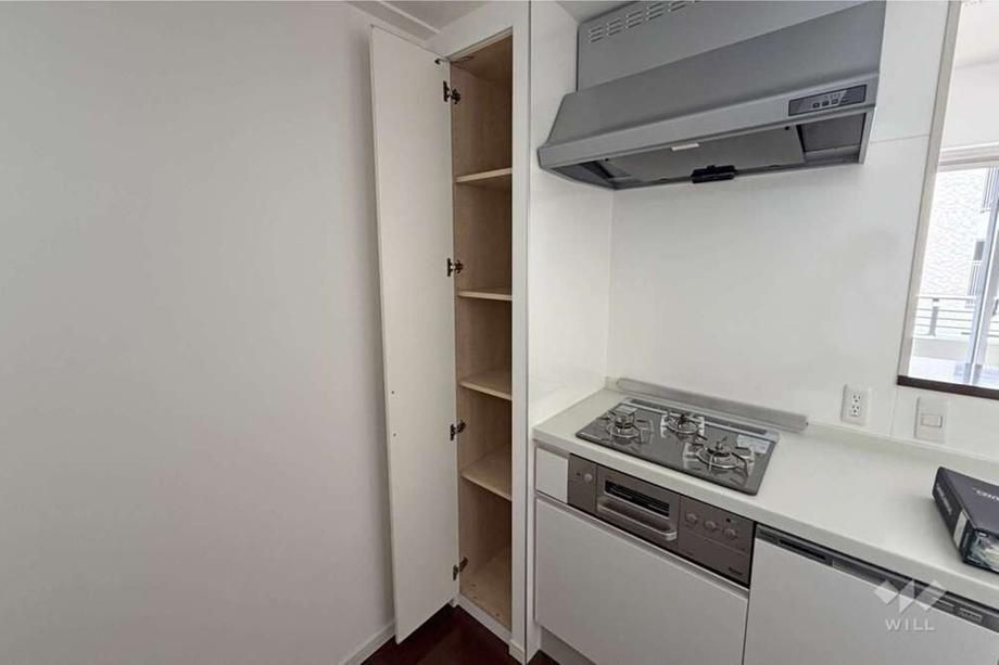 3LDK Apartment in Toyonaka, Osaka Prefecture - Thumbnail 3