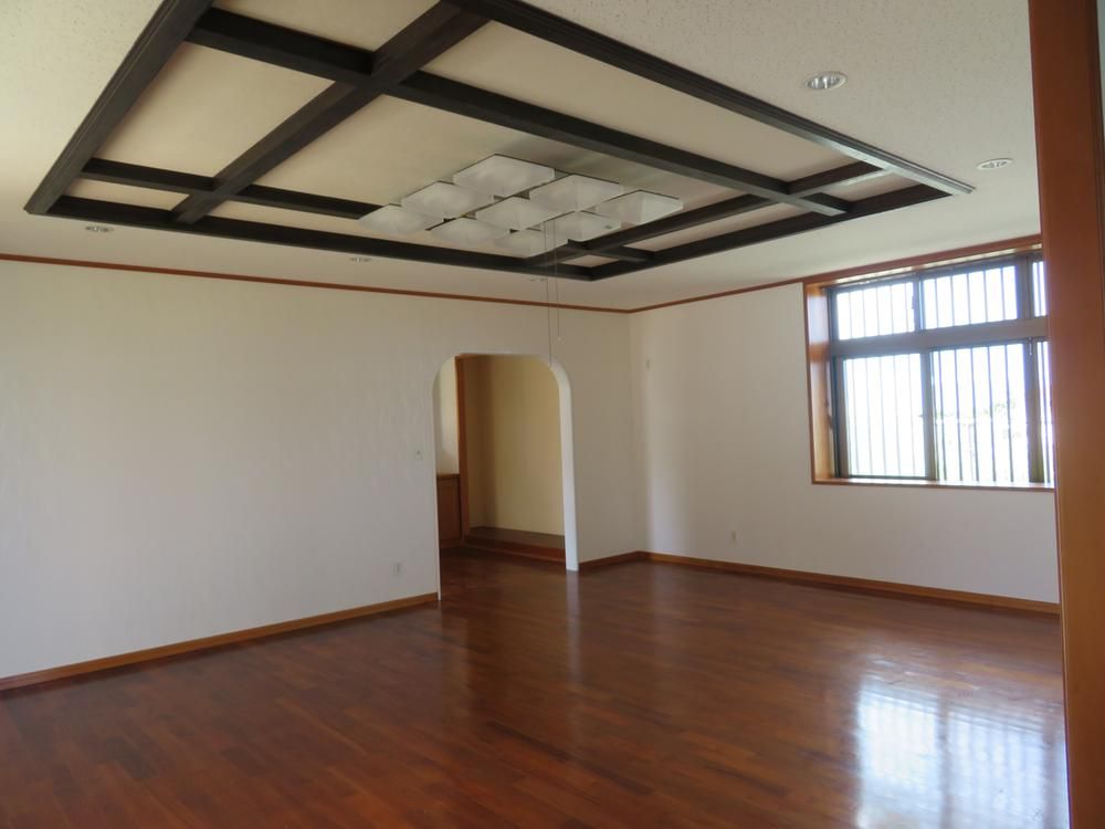 6LDK House for Sale in Yomitan, Okinawa with Ocean View - Thumbnail 3