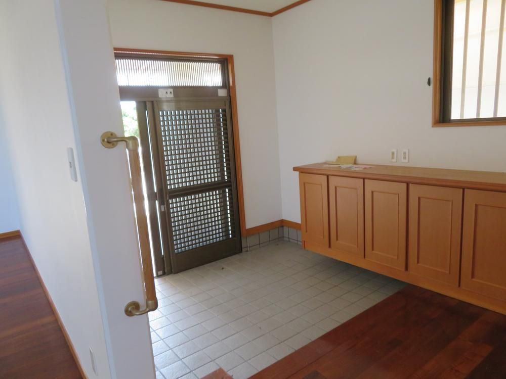 6LDK House for Sale in Yomitan, Okinawa with Ocean View - Thumbnail 2