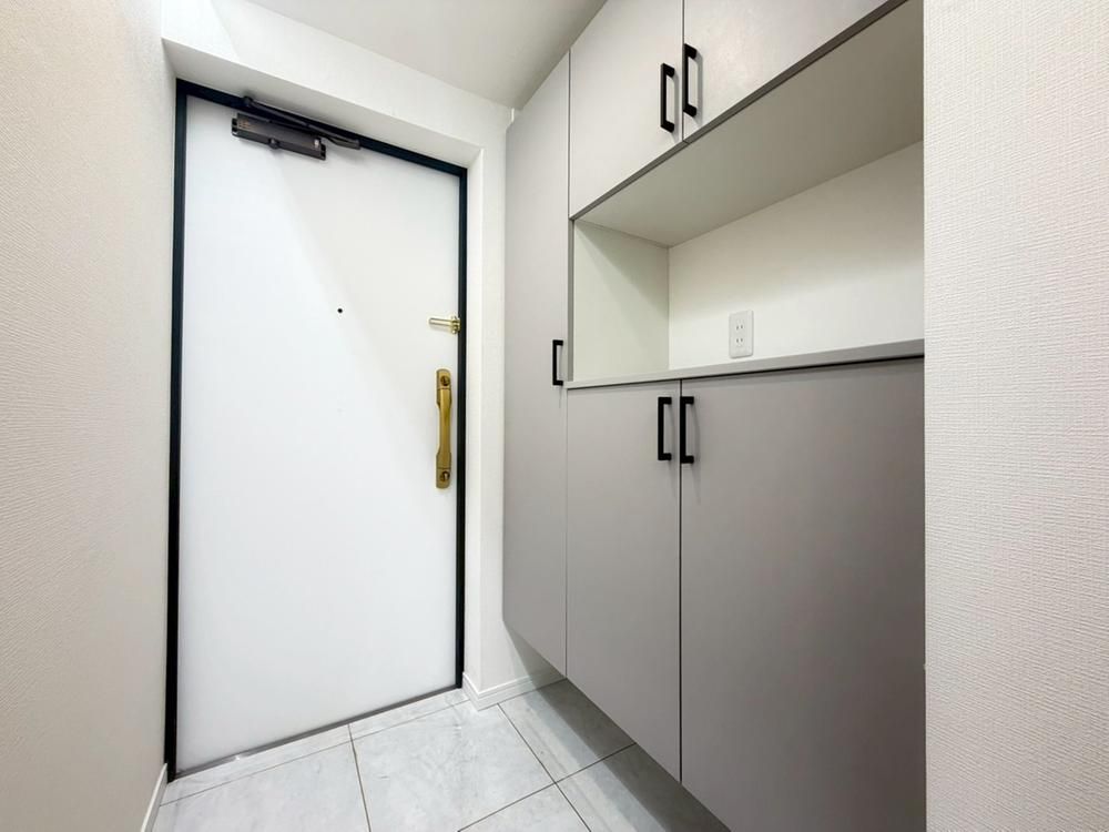 Renovated 3LDK Apartment in Yokohama Sakae Ward - Thumbnail 2