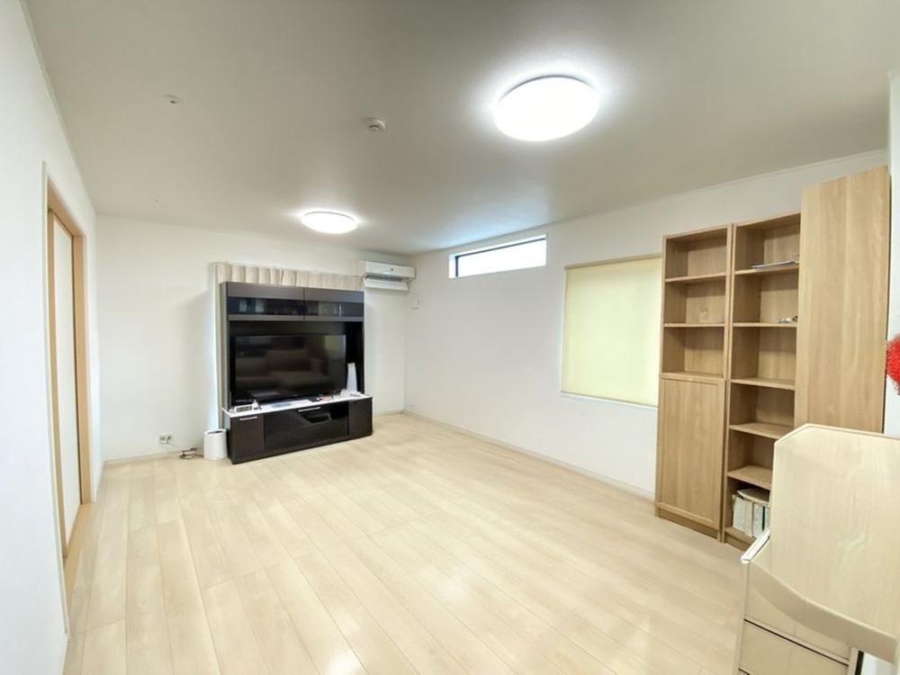 Modern 3LDK+S House with Solar Panels in Niigata's Konan Ward - Thumbnail 4