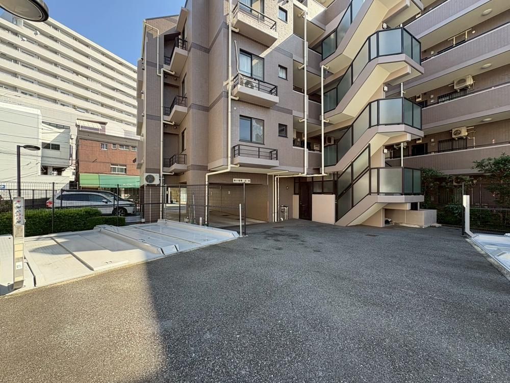 2LDK Apartment for Sale in Isogo-ku, Yokohama - Thumbnail 2