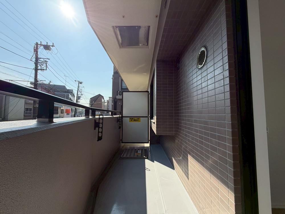 2LDK Apartment for Sale in Isogo-ku, Yokohama - Thumbnail 3