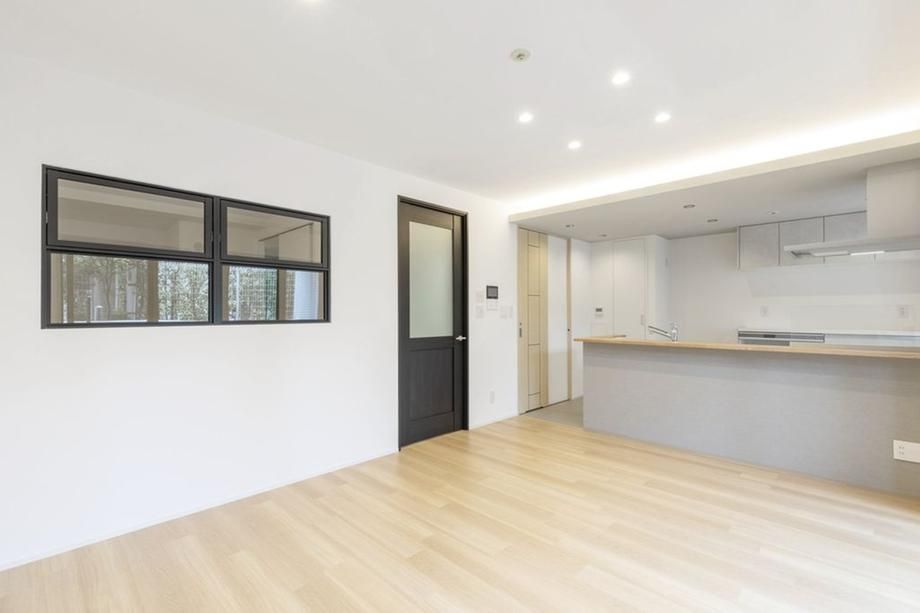 Renovated 2LDK+S Apartment in Rotary Palace Tama Plaza, Kawasaki - Thumbnail 3