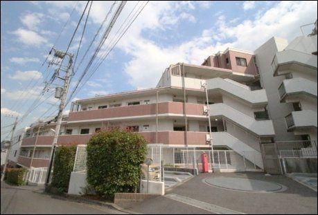 Renovated 2LDK+S Apartment in Rotary Palace Tama Plaza, Kawasaki - Image 1