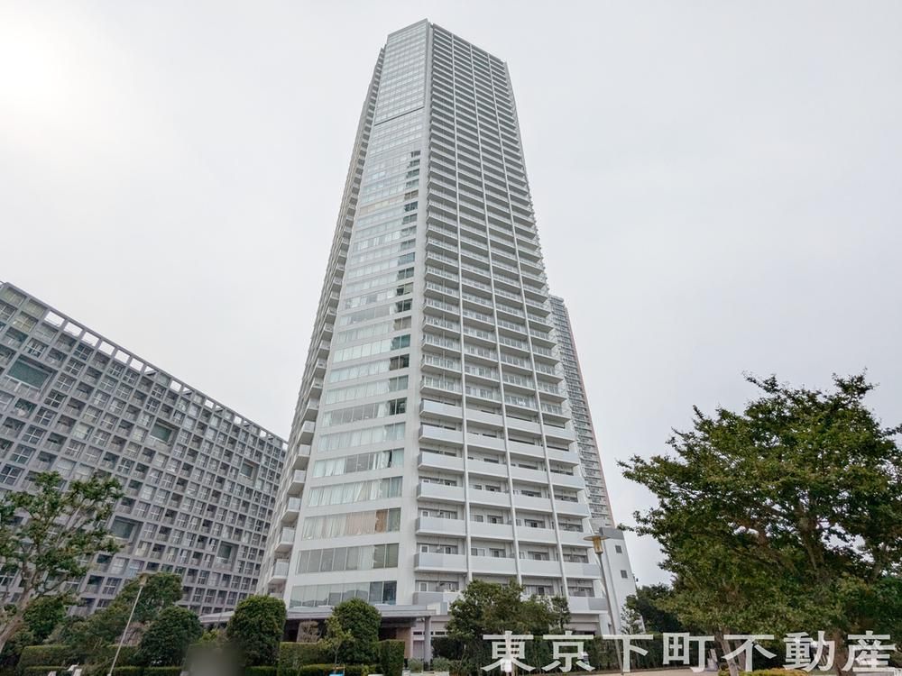 3LDK Apartment for Sale in Shinonome, Koto City, Tokyo - Image 1