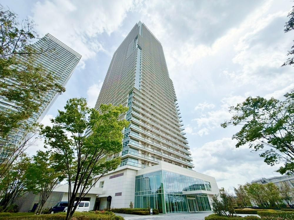 2LDK Apartment for Sale in Harumi, Chuo-ku, Tokyo 90.2m2 - Thumbnail 2
