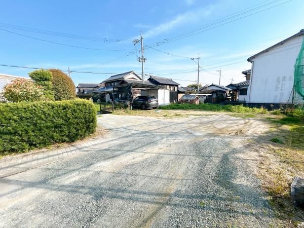 4LDK House for Sale in Kurume, Fukuoka with Large 147 Tsubo Land - Thumbnail 2